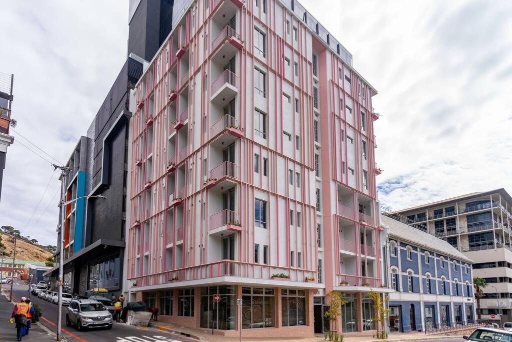 The Rose708: Floor Modern