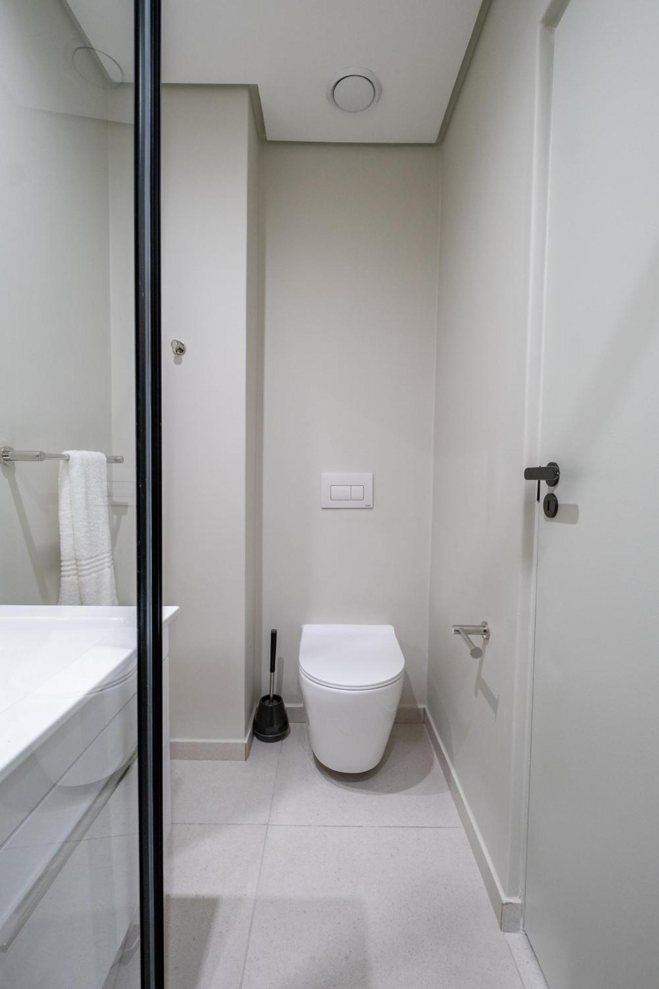 The Rose708: Floor Modern Apartment