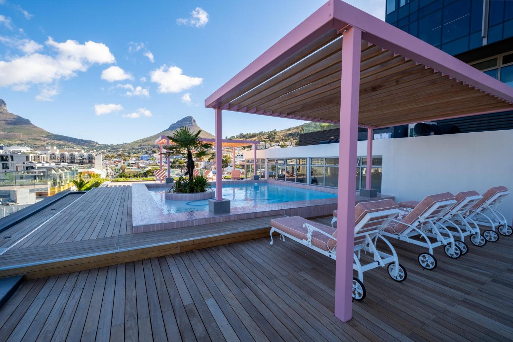 The Rose708: Floor Modern *